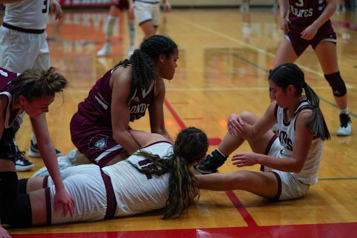 mathis-london-girls-basketball-playoffs00060